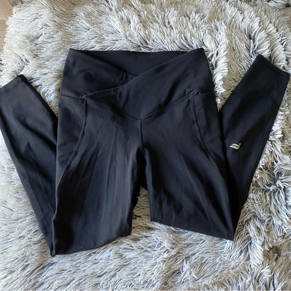 Fabletics High-Waisted Oasis Crossover 7/8 Legging, size XS - Picture 4 of 5